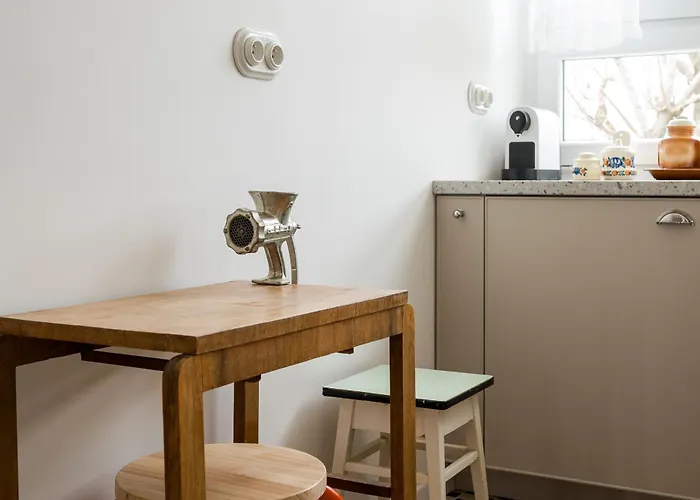 Wilcza Retro Journey By Bookinghost Varsovie