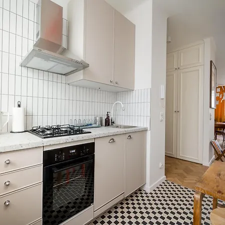 Wilcza Retro Journey By Bookinghost Varsavia