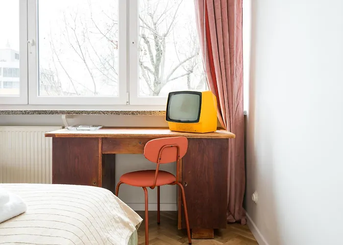 Wilcza Retro Journey By Bookinghost Varsavia